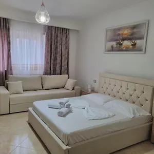 My Holiday House Pensjonat Durrës